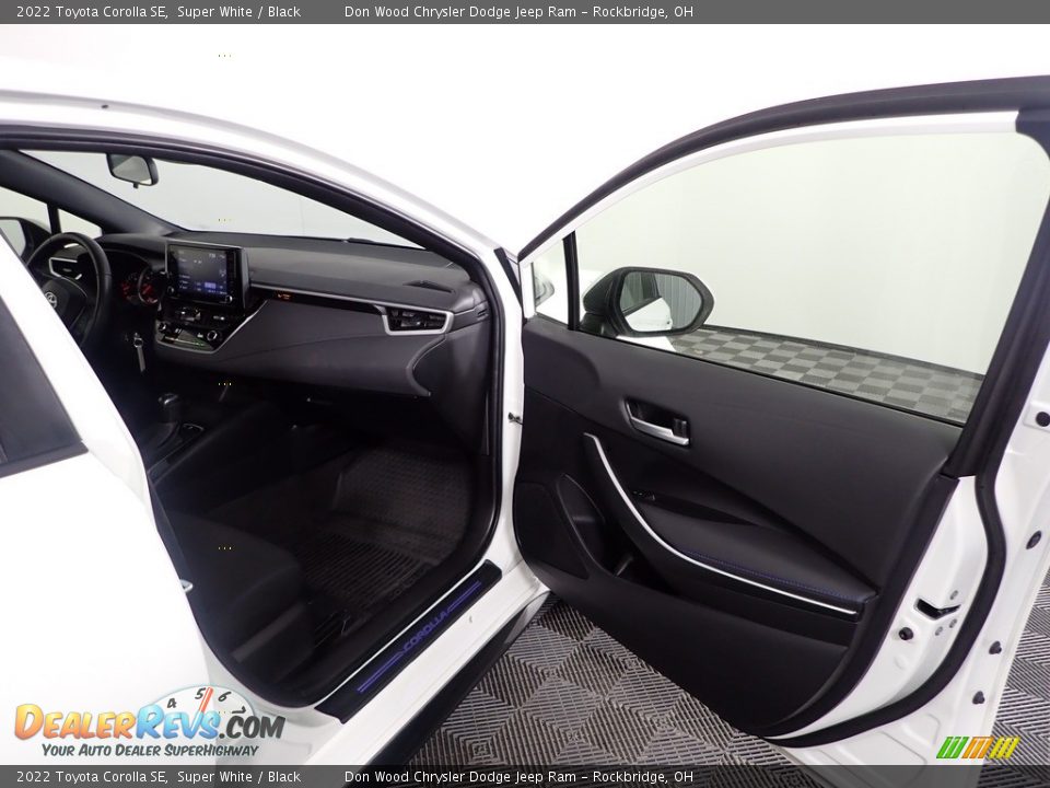 Door Panel of 2022 Toyota Corolla SE Photo #24