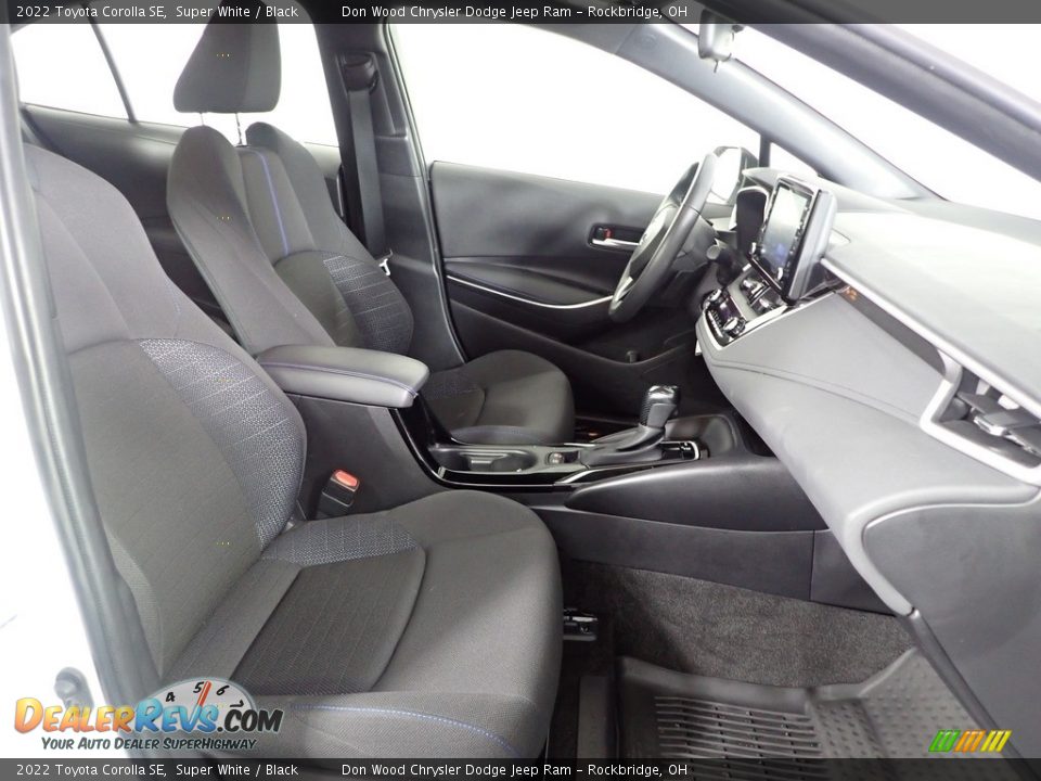 Front Seat of 2022 Toyota Corolla SE Photo #25