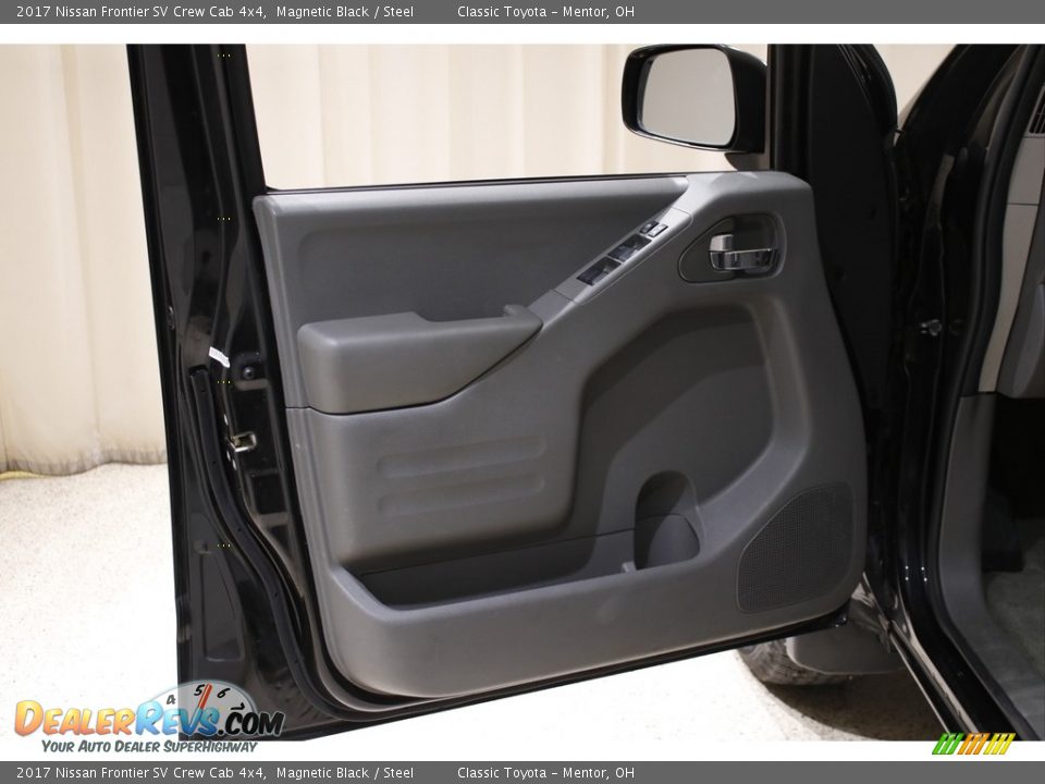 2017 Nissan Frontier SV Crew Cab 4x4 Magnetic Black / Steel Photo #4