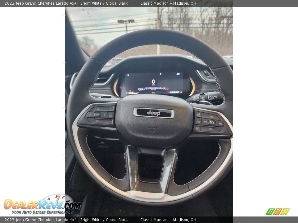 2023 Jeep Grand Cherokee Laredo 4x4 Bright White / Global Black Photo #2