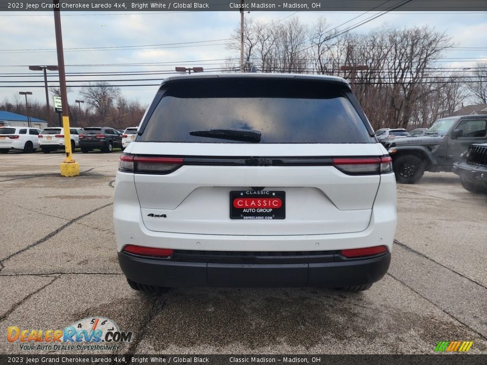 2023 Jeep Grand Cherokee Laredo 4x4 Bright White / Global Black Photo #7