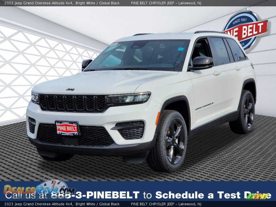 2023 Jeep Grand Cherokee Altitude 4x4 Bright White / Global Black Photo #1