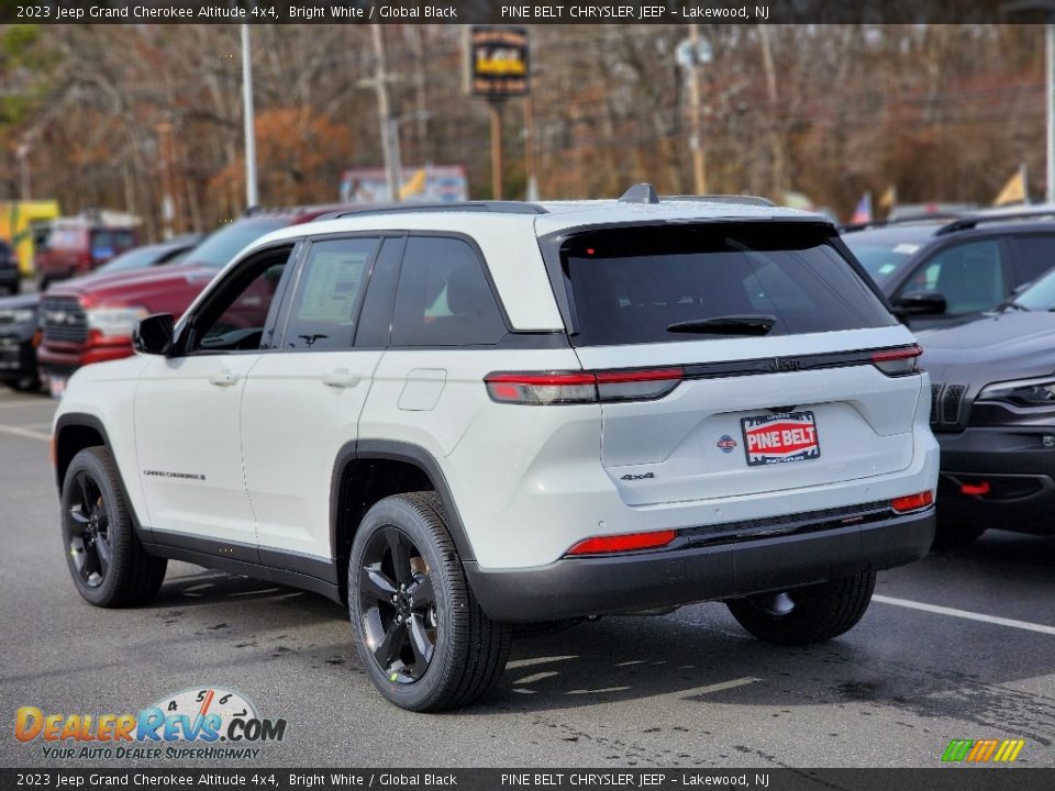 2023 Jeep Grand Cherokee Altitude 4x4 Bright White / Global Black Photo #4
