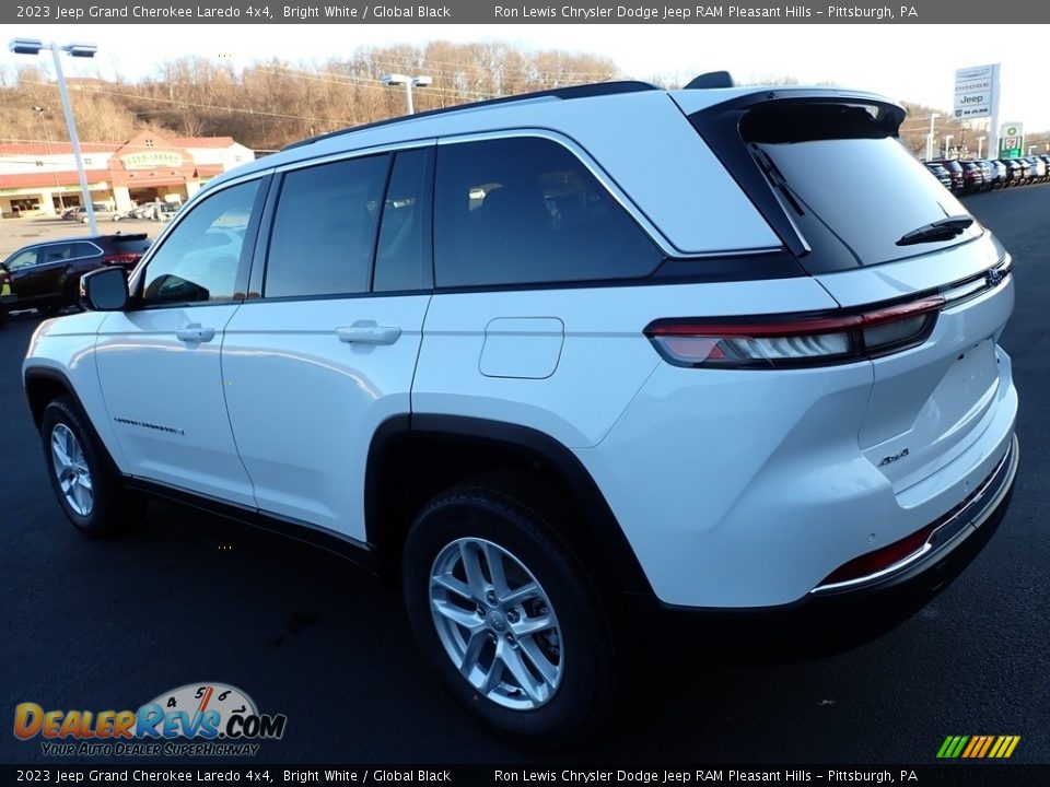 2023 Jeep Grand Cherokee Laredo 4x4 Bright White / Global Black Photo #3
