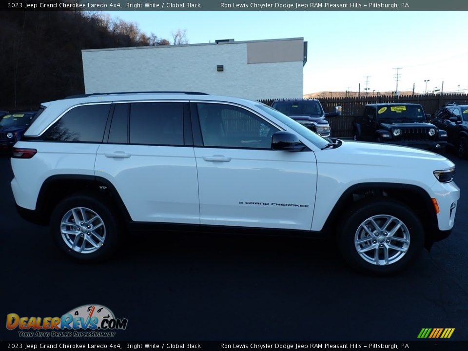2023 Jeep Grand Cherokee Laredo 4x4 Bright White / Global Black Photo #7