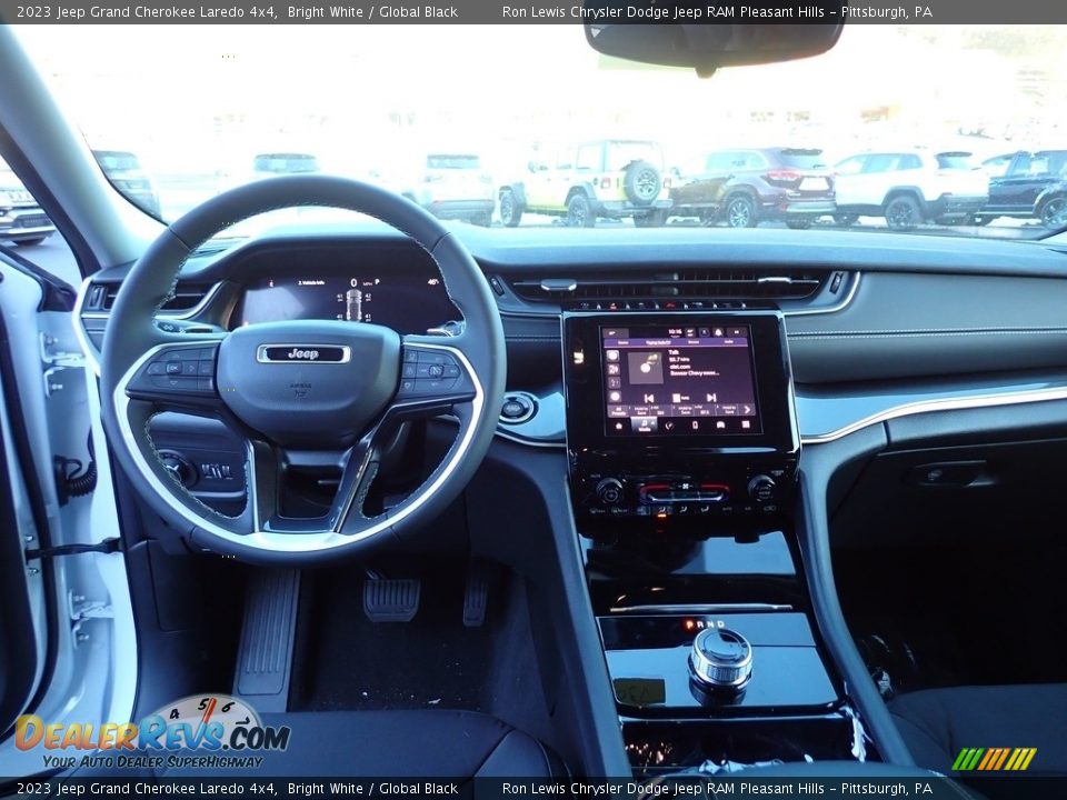2023 Jeep Grand Cherokee Laredo 4x4 Bright White / Global Black Photo #13