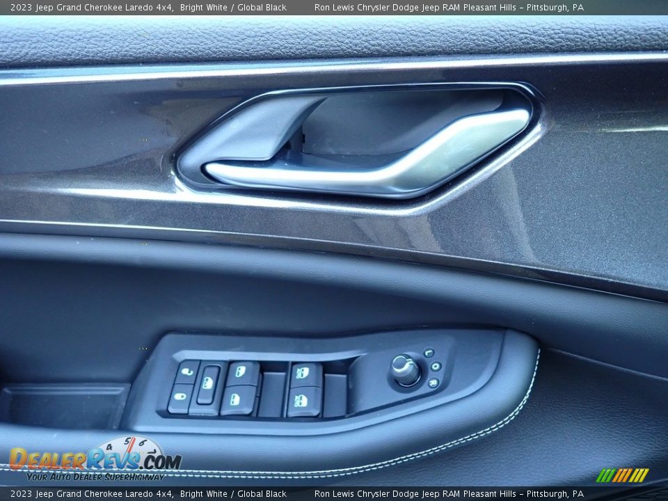 2023 Jeep Grand Cherokee Laredo 4x4 Bright White / Global Black Photo #15