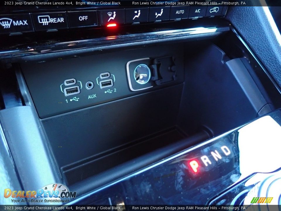 2023 Jeep Grand Cherokee Laredo 4x4 Bright White / Global Black Photo #17