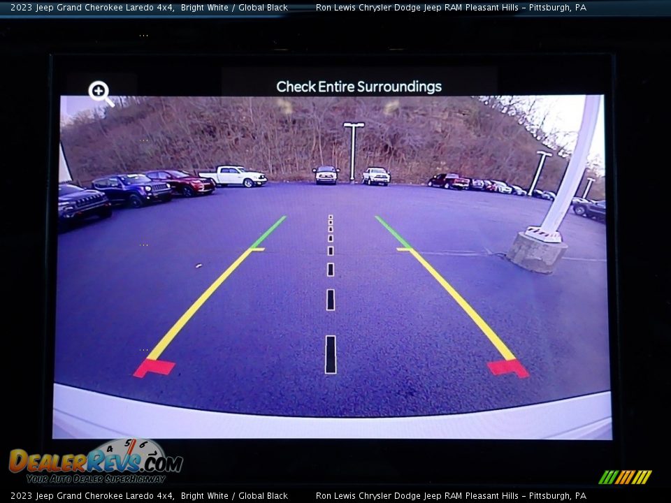 2023 Jeep Grand Cherokee Laredo 4x4 Bright White / Global Black Photo #19