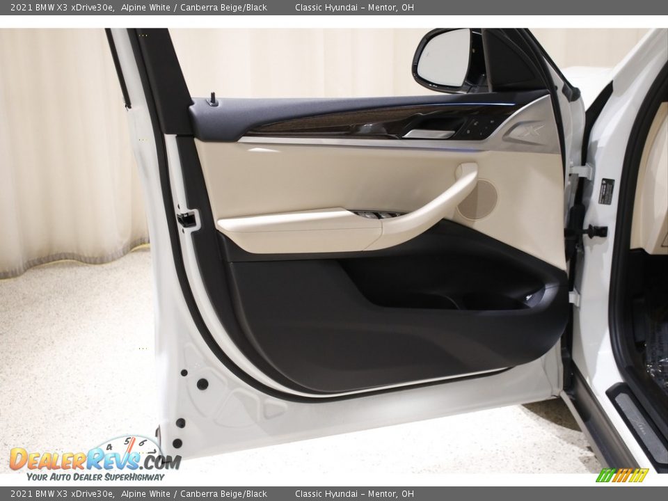 Door Panel of 2021 BMW X3 xDrive30e Photo #5