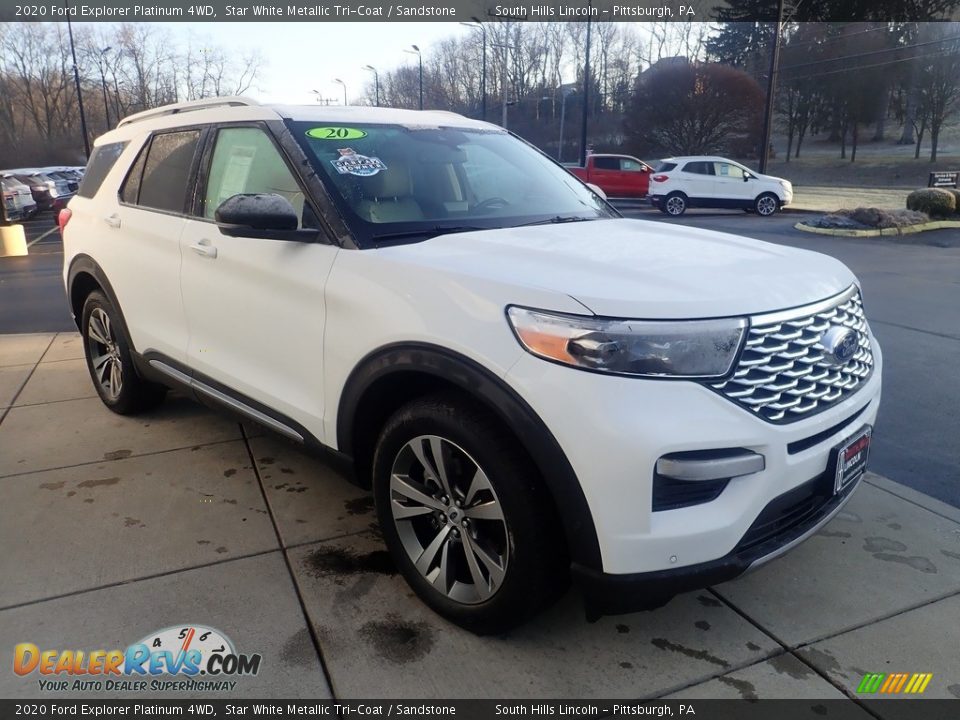 Front 3/4 View of 2020 Ford Explorer Platinum 4WD Photo #8