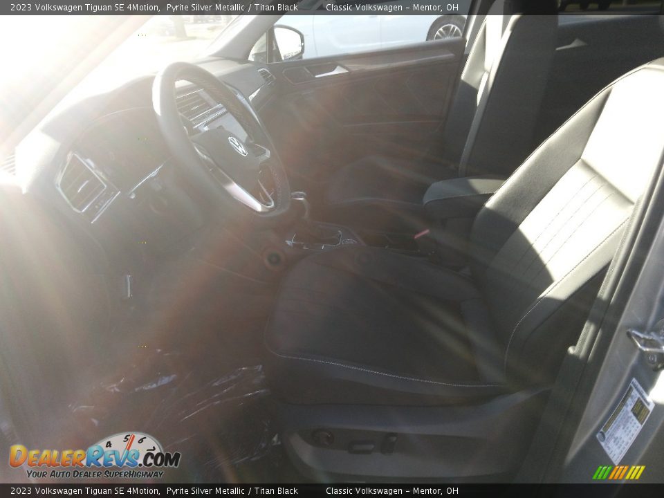 2023 Volkswagen Tiguan SE 4Motion Pyrite Silver Metallic / Titan Black Photo #2