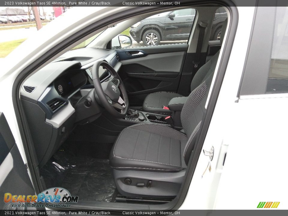 2023 Volkswagen Taos SE 4Motion Pure White / Gray/Black Photo #2