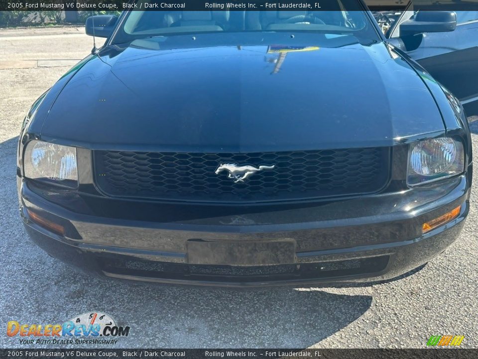 2005 Ford Mustang V6 Deluxe Coupe Black / Dark Charcoal Photo #3