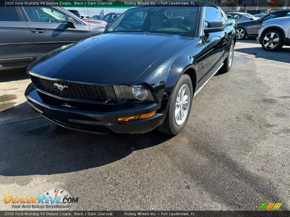 2005 Ford Mustang V6 Deluxe Coupe Black / Dark Charcoal Photo #4