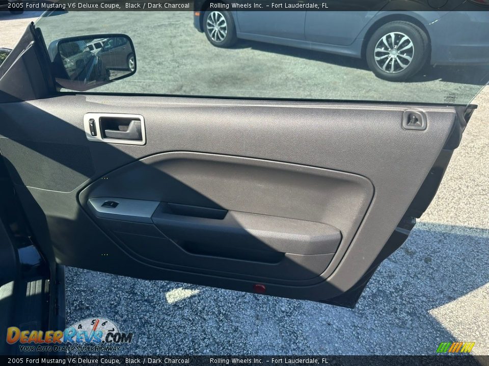2005 Ford Mustang V6 Deluxe Coupe Black / Dark Charcoal Photo #15
