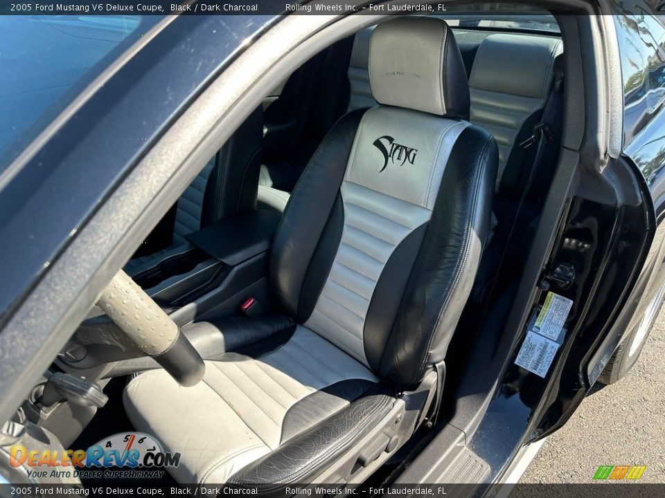 2005 Ford Mustang V6 Deluxe Coupe Black / Dark Charcoal Photo #16