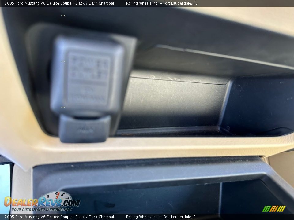 2005 Ford Mustang V6 Deluxe Coupe Black / Dark Charcoal Photo #22