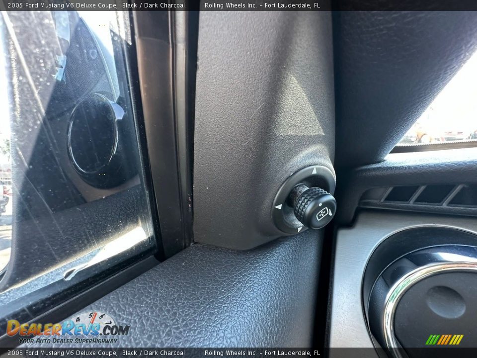 2005 Ford Mustang V6 Deluxe Coupe Black / Dark Charcoal Photo #24