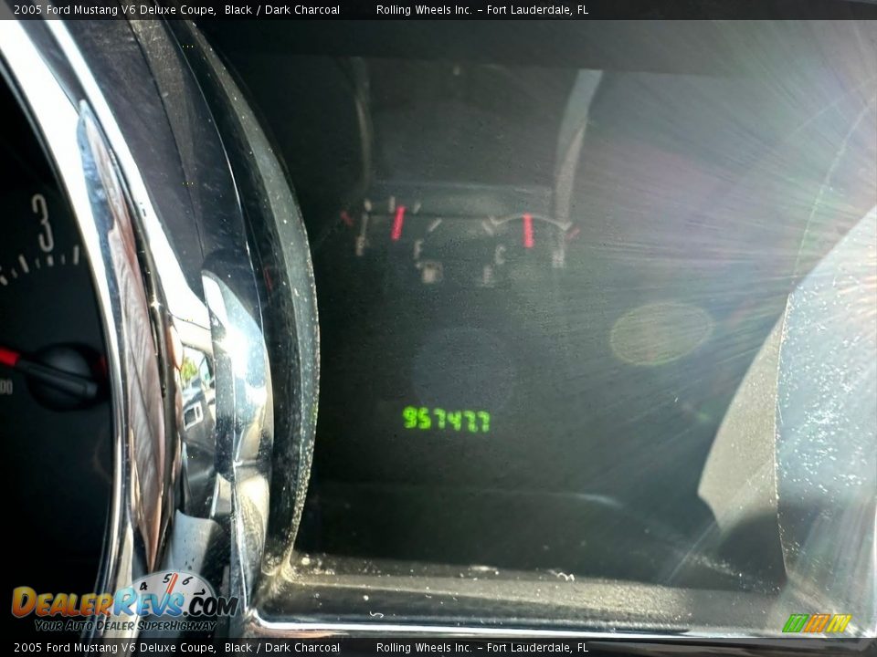 2005 Ford Mustang V6 Deluxe Coupe Black / Dark Charcoal Photo #25