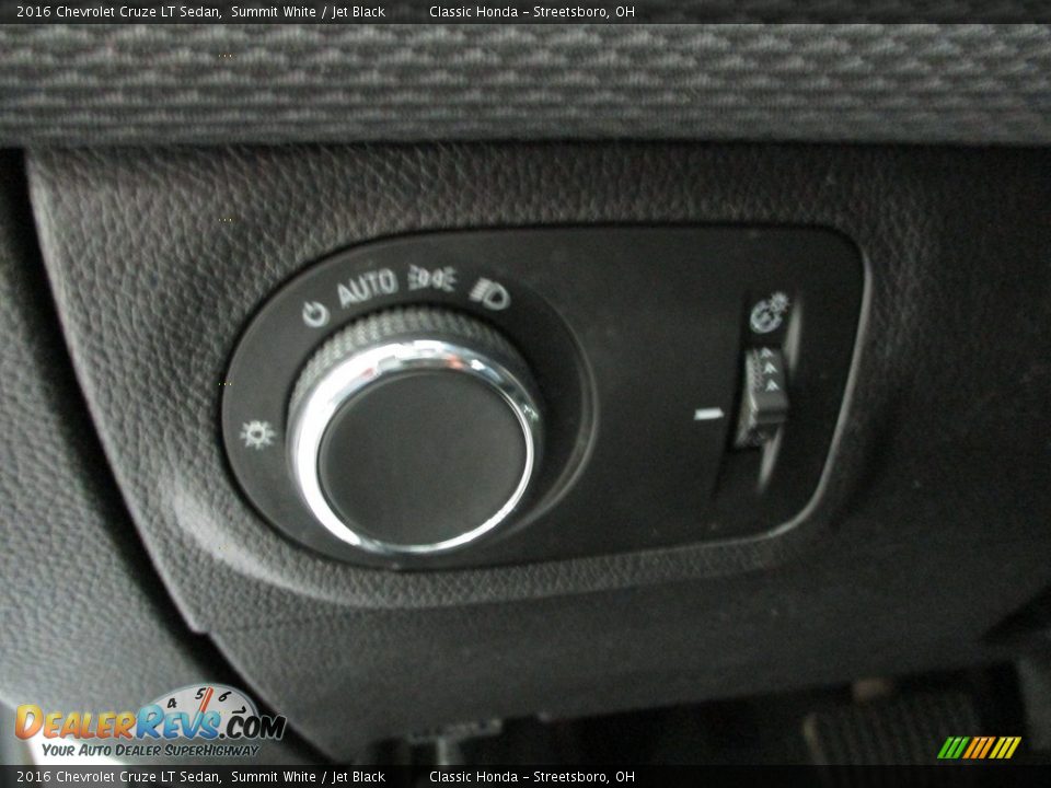 2016 Chevrolet Cruze LT Sedan Summit White / Jet Black Photo #28