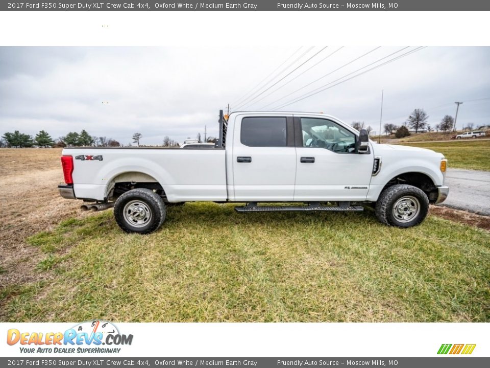 2017 Ford F350 Super Duty XLT Crew Cab 4x4 Oxford White / Medium Earth Gray Photo #3