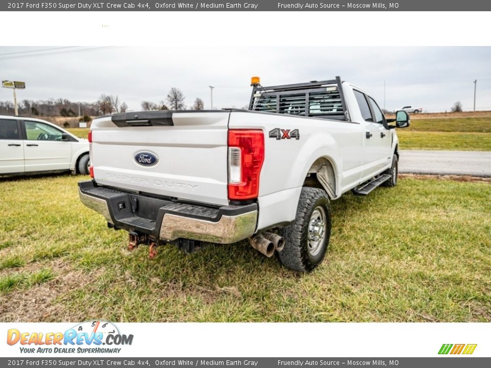 2017 Ford F350 Super Duty XLT Crew Cab 4x4 Oxford White / Medium Earth Gray Photo #4