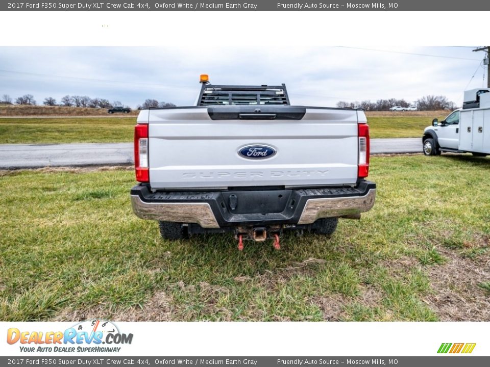 2017 Ford F350 Super Duty XLT Crew Cab 4x4 Oxford White / Medium Earth Gray Photo #5