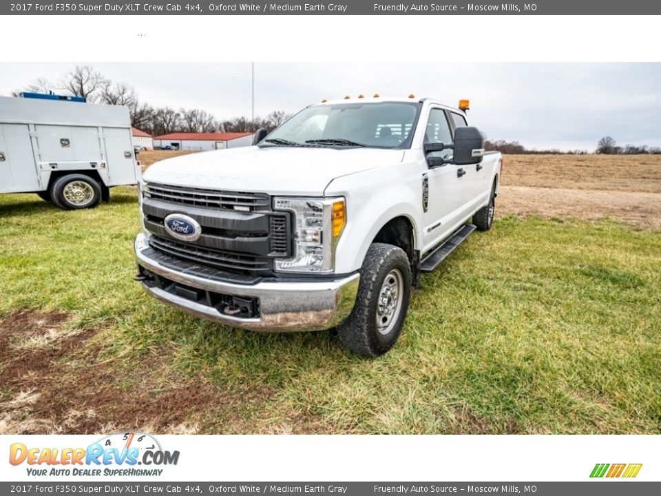 2017 Ford F350 Super Duty XLT Crew Cab 4x4 Oxford White / Medium Earth Gray Photo #8