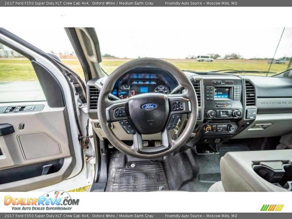 2017 Ford F350 Super Duty XLT Crew Cab 4x4 Oxford White / Medium Earth Gray Photo #27