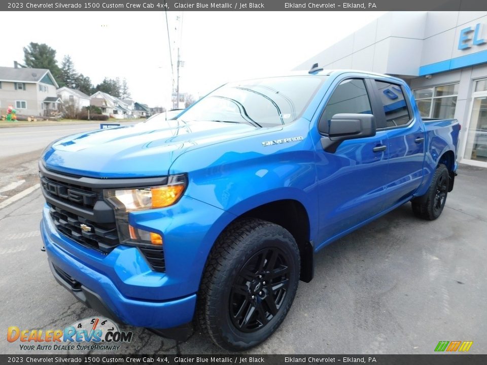 2023 Chevrolet Silverado 1500 Custom Crew Cab 4x4 Glacier Blue Metallic / Jet Black Photo #2