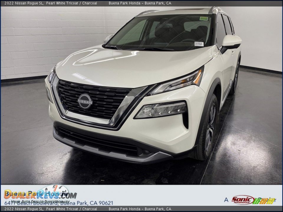 2022 Nissan Rogue SL Pearl White Tricoat / Charcoal Photo #1