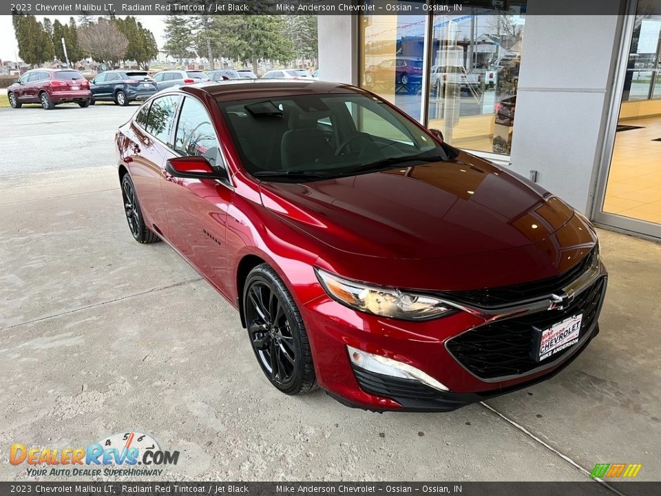 Front 3/4 View of 2023 Chevrolet Malibu LT Photo #5