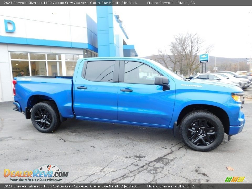 2023 Chevrolet Silverado 1500 Custom Crew Cab 4x4 Glacier Blue Metallic / Jet Black Photo #7