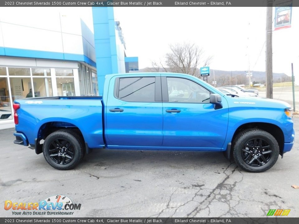 2023 Chevrolet Silverado 1500 Custom Crew Cab 4x4 Glacier Blue Metallic / Jet Black Photo #8