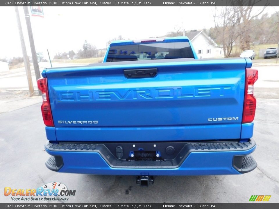 2023 Chevrolet Silverado 1500 Custom Crew Cab 4x4 Glacier Blue Metallic / Jet Black Photo #10