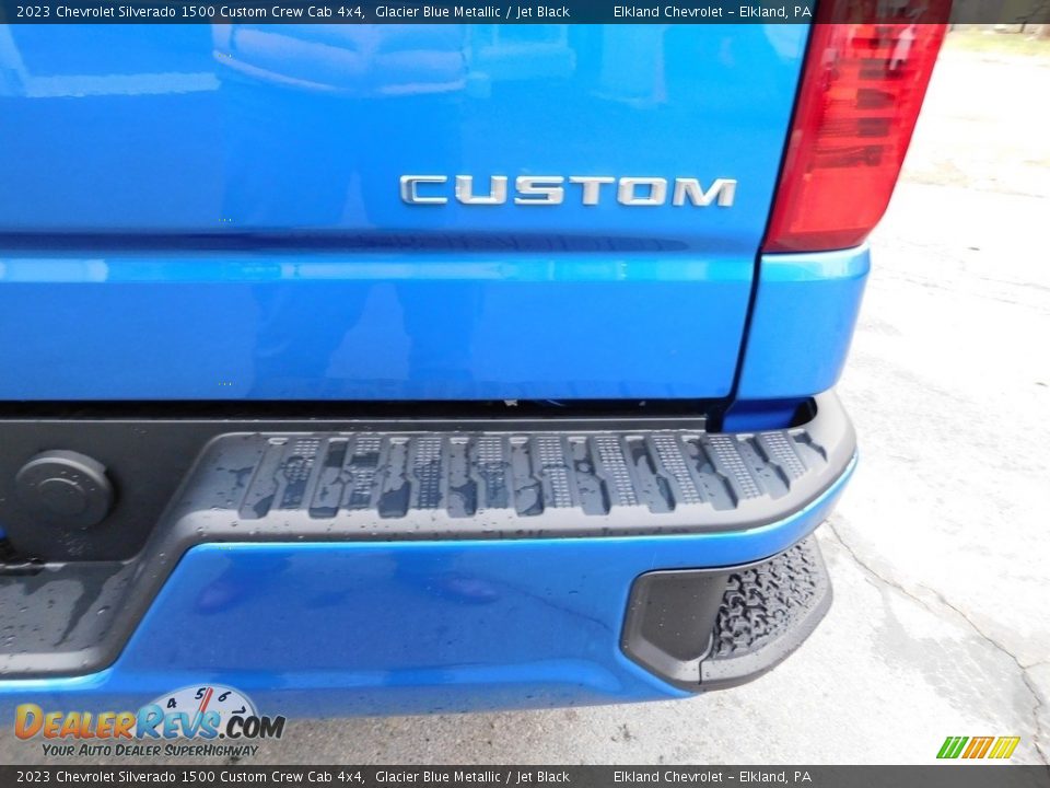 2023 Chevrolet Silverado 1500 Custom Crew Cab 4x4 Glacier Blue Metallic / Jet Black Photo #15