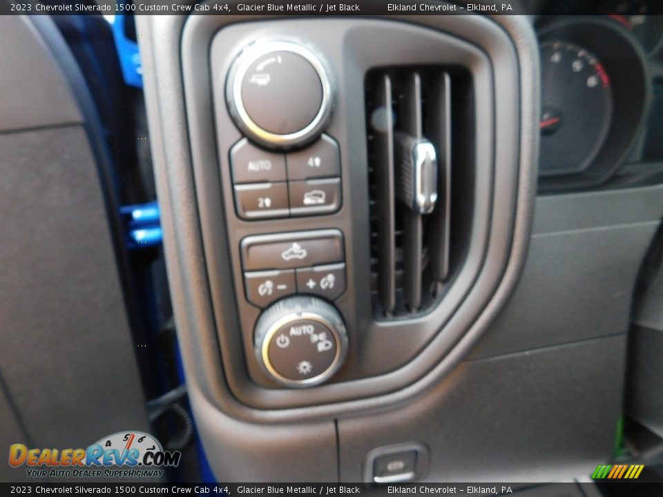 2023 Chevrolet Silverado 1500 Custom Crew Cab 4x4 Glacier Blue Metallic / Jet Black Photo #24