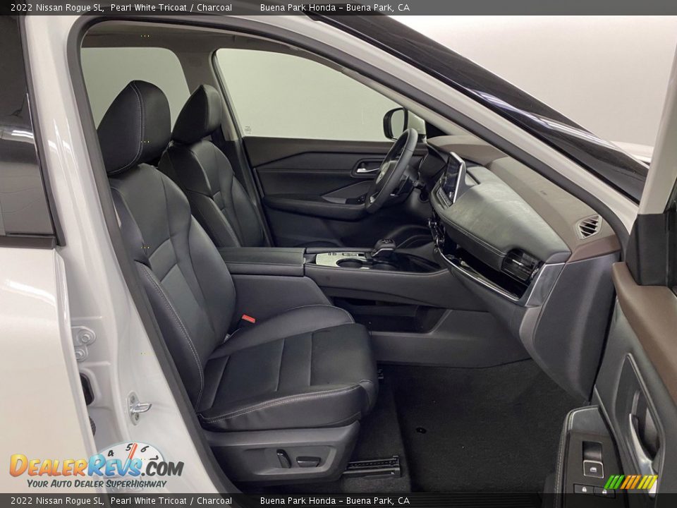 Front Seat of 2022 Nissan Rogue SL Photo #36