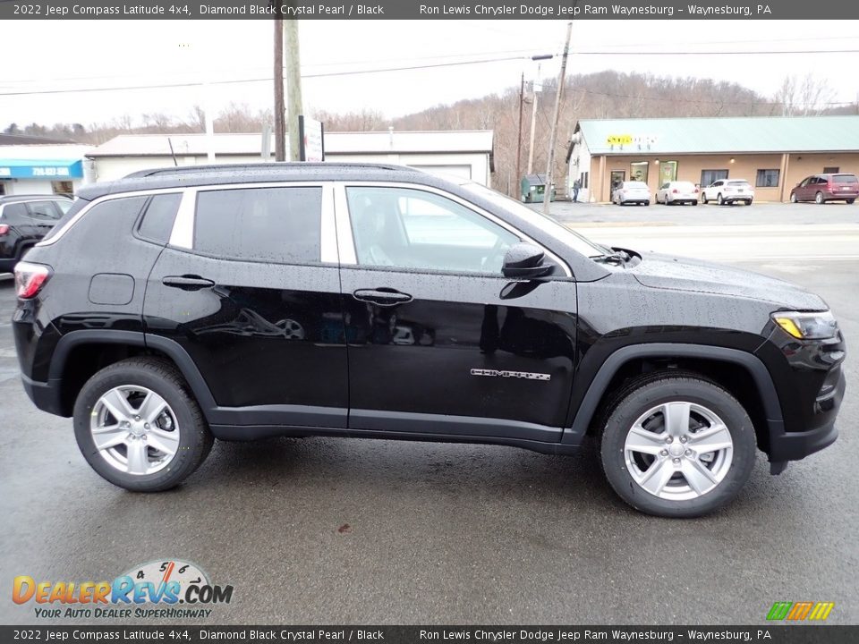 2022 Jeep Compass Latitude 4x4 Diamond Black Crystal Pearl / Black Photo #7