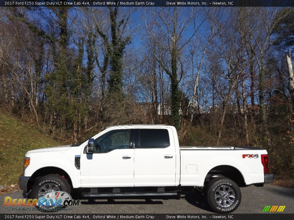 2017 Ford F250 Super Duty XLT Crew Cab 4x4 Oxford White / Medium Earth Gray Photo #1