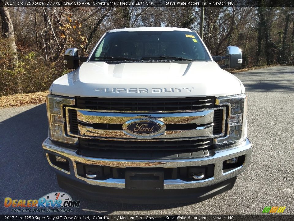 2017 Ford F250 Super Duty XLT Crew Cab 4x4 Oxford White / Medium Earth Gray Photo #3