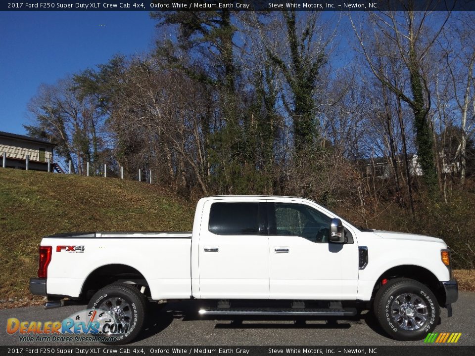 2017 Ford F250 Super Duty XLT Crew Cab 4x4 Oxford White / Medium Earth Gray Photo #5