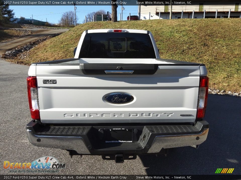 2017 Ford F250 Super Duty XLT Crew Cab 4x4 Oxford White / Medium Earth Gray Photo #8