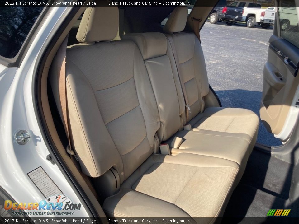 2013 Kia Sorento LX V6 Snow White Pearl / Beige Photo #25