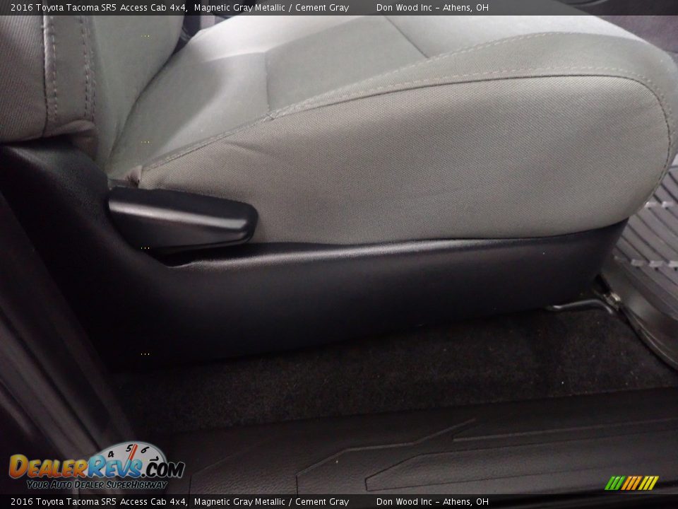 2016 Toyota Tacoma SR5 Access Cab 4x4 Magnetic Gray Metallic / Cement Gray Photo #32