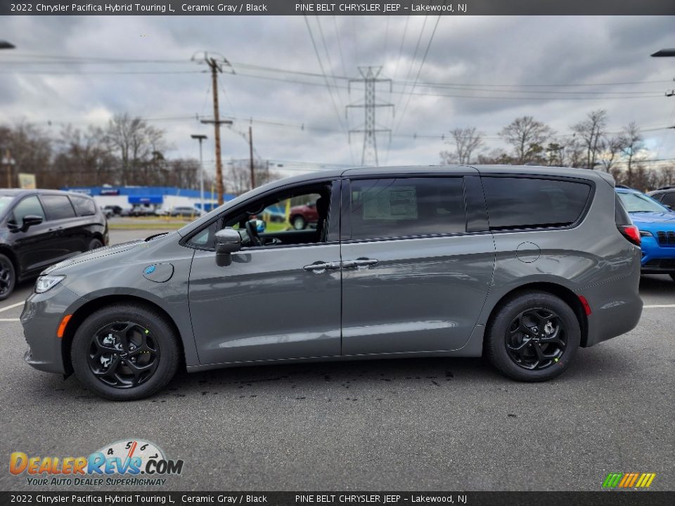 2022 Chrysler Pacifica Hybrid Touring L Ceramic Gray / Black Photo #3