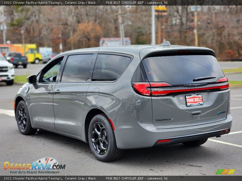 2022 Chrysler Pacifica Hybrid Touring L Ceramic Gray / Black Photo #4