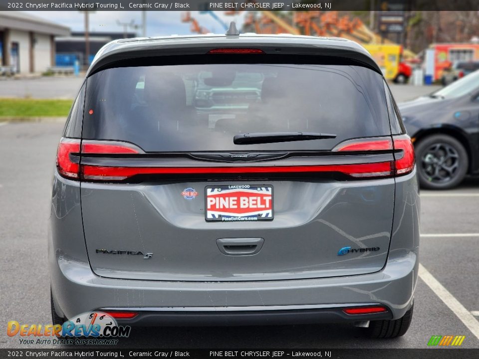 2022 Chrysler Pacifica Hybrid Touring L Ceramic Gray / Black Photo #6