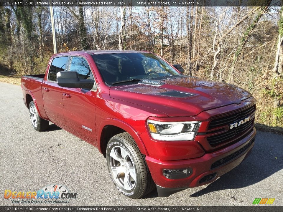 Front 3/4 View of 2022 Ram 1500 Laramie Crew Cab 4x4 Photo #4